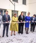 Přestřižení pásky při slavnostním otevření Domu s pečovatelskou službou